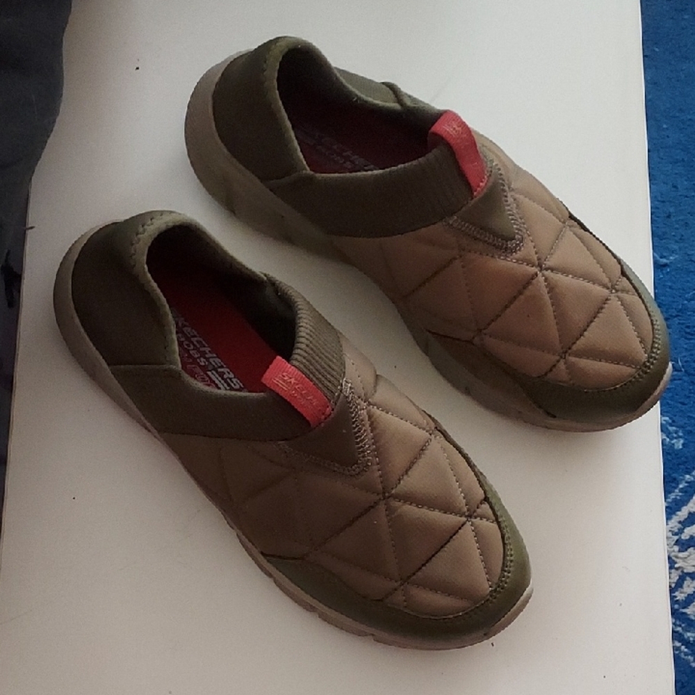 Skechers Tan and Olive Quilted Slip-Ons